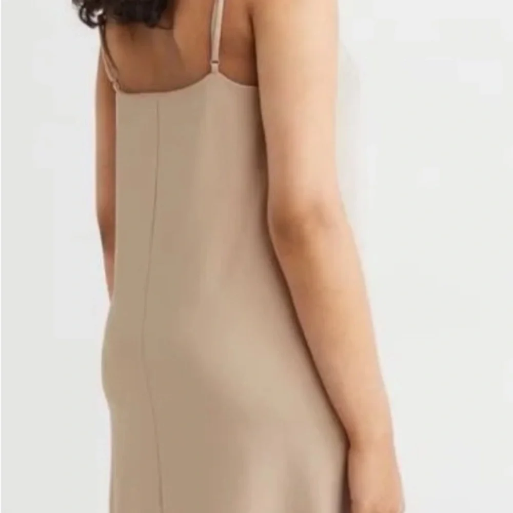 H&M dress in great condition size M - Picture 2 of 6